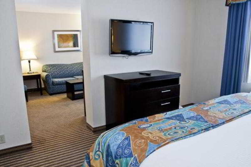 Best Western Plus Portage Hotel And Suites Room photo