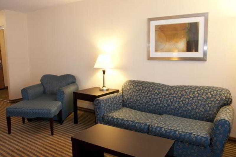 Best Western Plus Portage Hotel And Suites Room photo